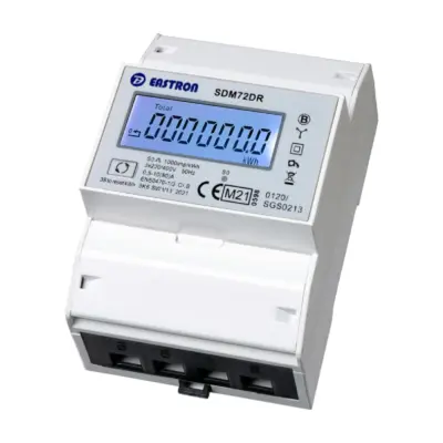 Eastron SDM72DR MID-Energiezähler für die Hutschiene schräg von vorn mit LCD-Display, Typenschild und MID-Kennzeichnung