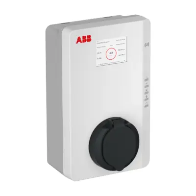 ABB Terra AC 22 kW in Weiß mit Typ-2-Buchse und Klappdeckel, MID-Zähler, Display und RFID-Feld, leicht schräg von links