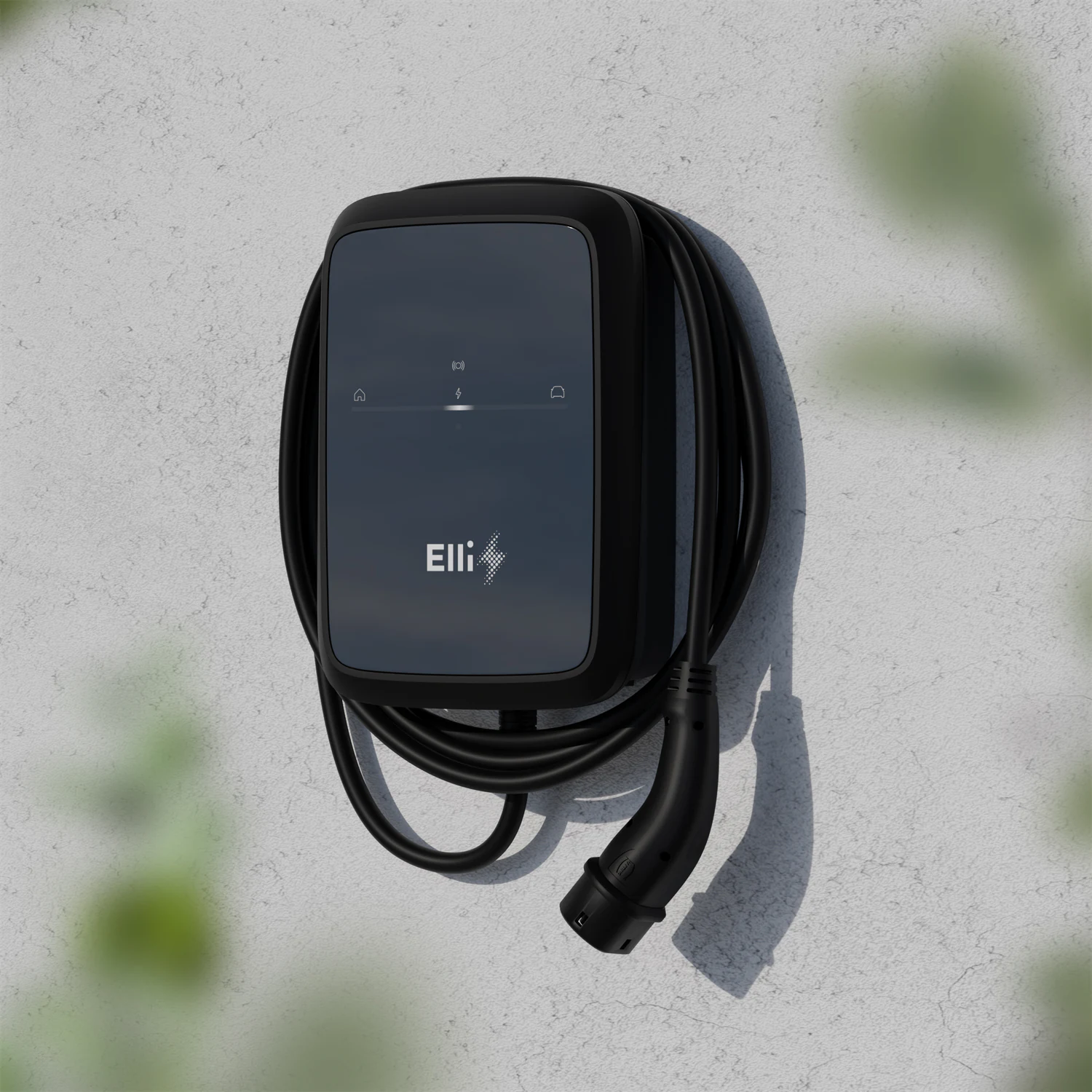 Elli Charger Connect 2 Wallbox an einer hellen Hauswand mit aufgehängtem Ladekabel