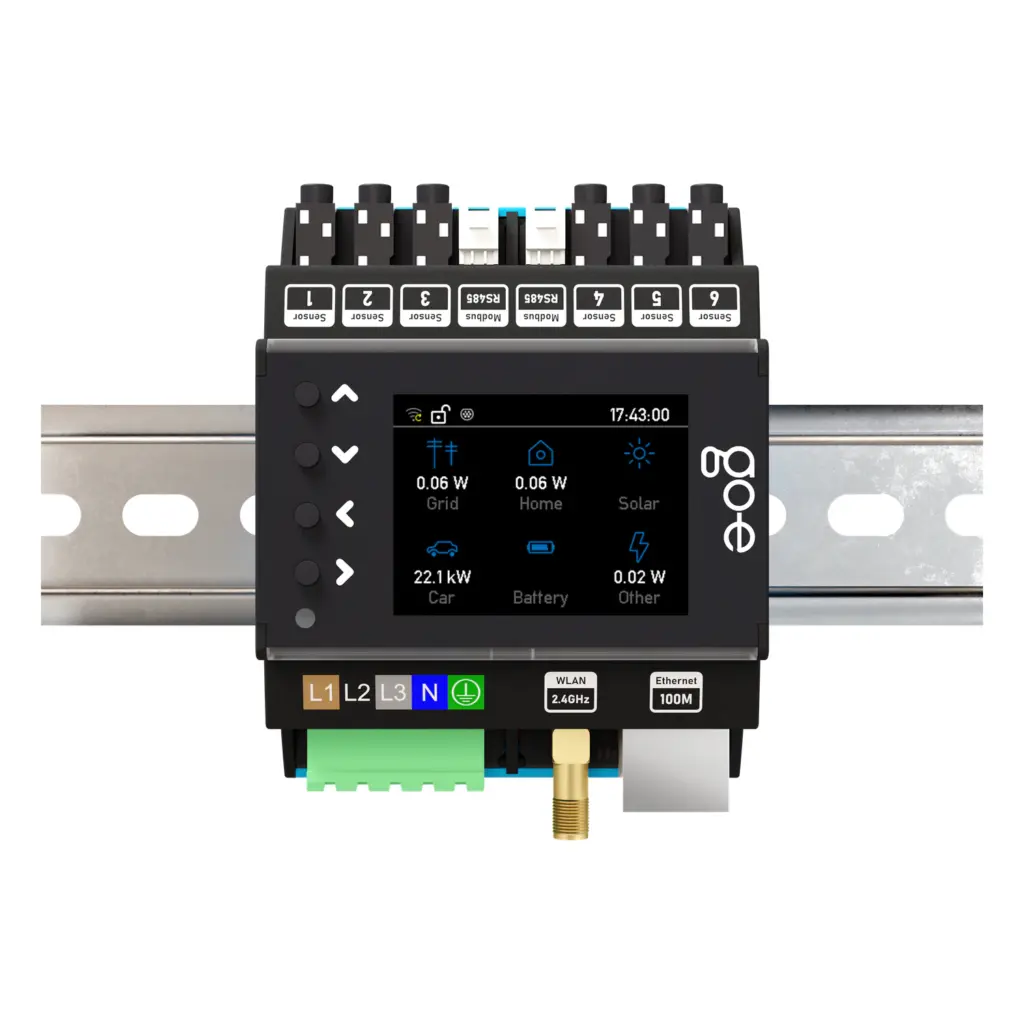 go-e Controller auf der Hutschiene mit Display
