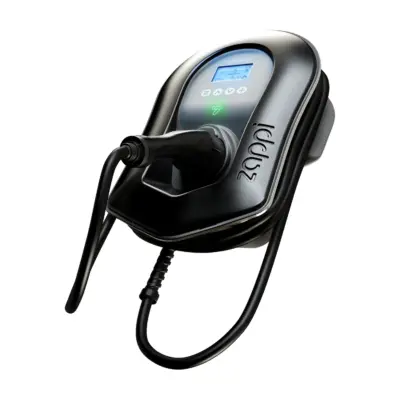 myenergi zappi in Schwarz mit Ladekabel, Schrägansicht