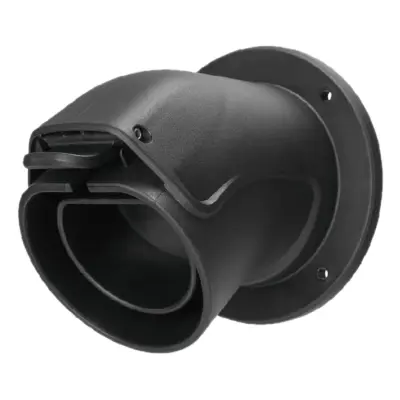 ReChargeU Typ-2 Steckerhalterung schräg von vorn: schwarze, gewinkelte Hülse mit Typ-2-Aufnahme, Rastlasche oben und runde Wandplatte mit Schraublöchern