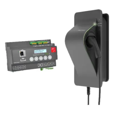 Smartfox PRO 2 Energiemanager und Pro Charger 2 Wallbox nebeneinander