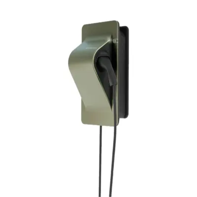 Smartfox Pro Charger 2 Green Metal schräg von links mit eingestecktem Ladestecker