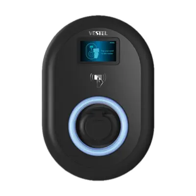 Vestel EVC04 Wallbox 22 kW mit 4,3-Zoll-Display, RFID-Feld und Typ-2-Steckdose von vorn, LED-Ring blau