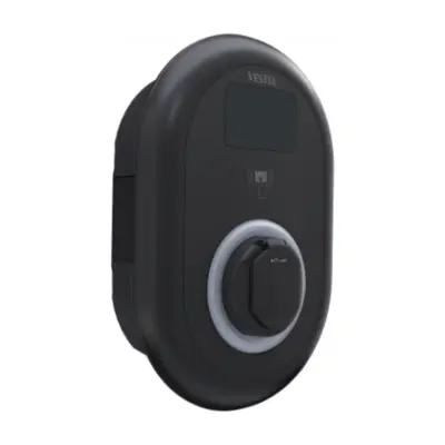 Vestel EVC04 Wallbox schräg von links mit Display und Typ-2-Steckdose