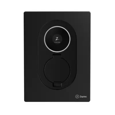 Zaptec Go 2 Wallbox in Asphalt Black von vorn mit rundem Display im Leuchtring und geschlossener Klappe der Typ-2-Steckdose